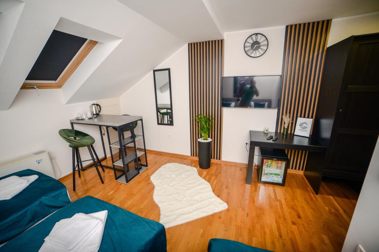 Mini Hotel Riverlux Apartments 바치카 팔란카 외부 사진