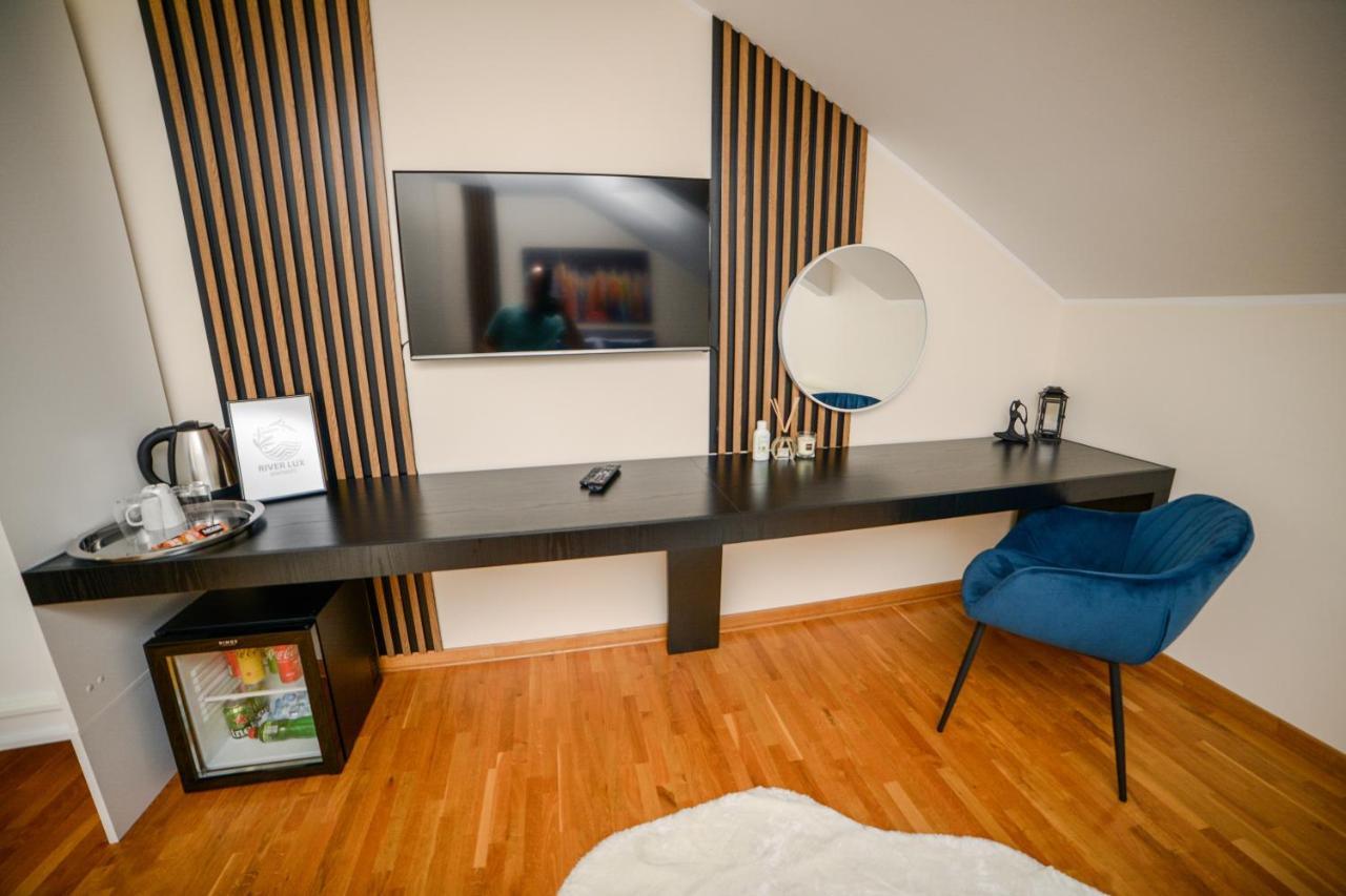 Mini Hotel Riverlux Apartments 바치카 팔란카 외부 사진