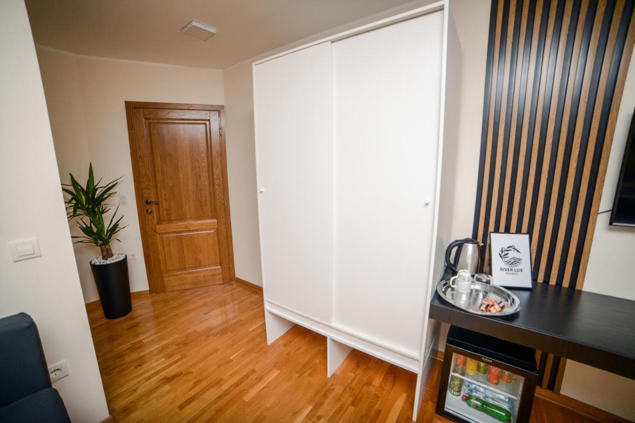 Mini Hotel Riverlux Apartments 바치카 팔란카 외부 사진