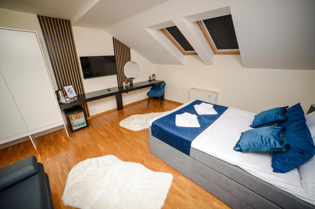 Mini Hotel Riverlux Apartments 바치카 팔란카 외부 사진