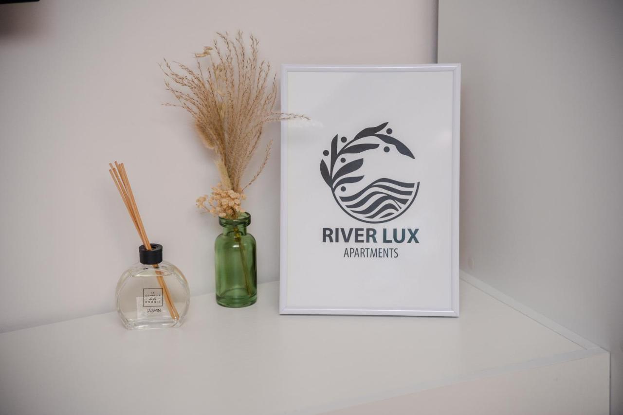 Mini Hotel Riverlux Apartments 바치카 팔란카 외부 사진