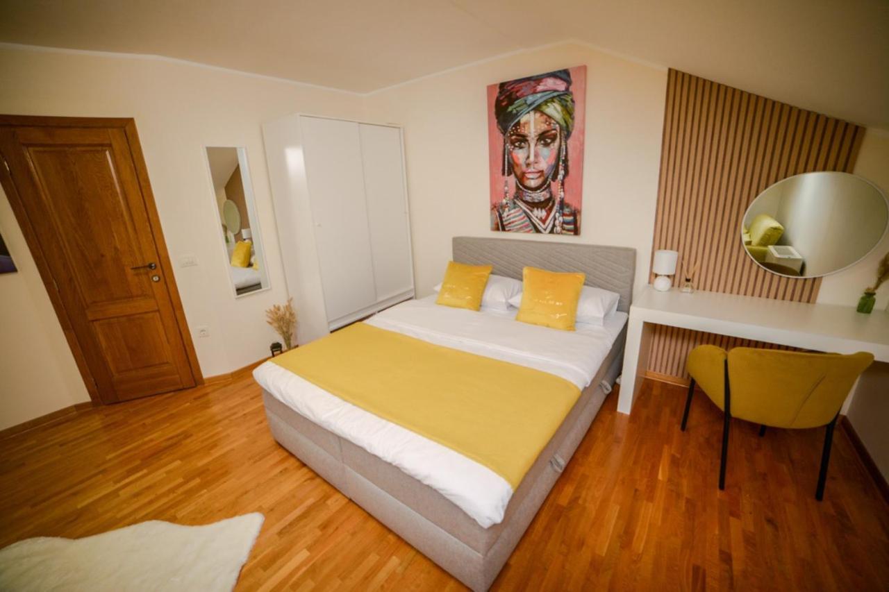 Mini Hotel Riverlux Apartments 바치카 팔란카 외부 사진