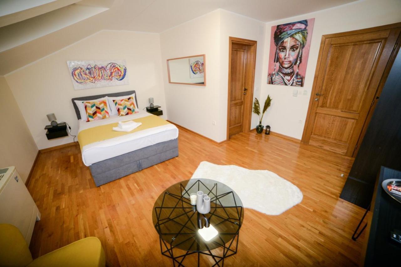Mini Hotel Riverlux Apartments 바치카 팔란카 외부 사진