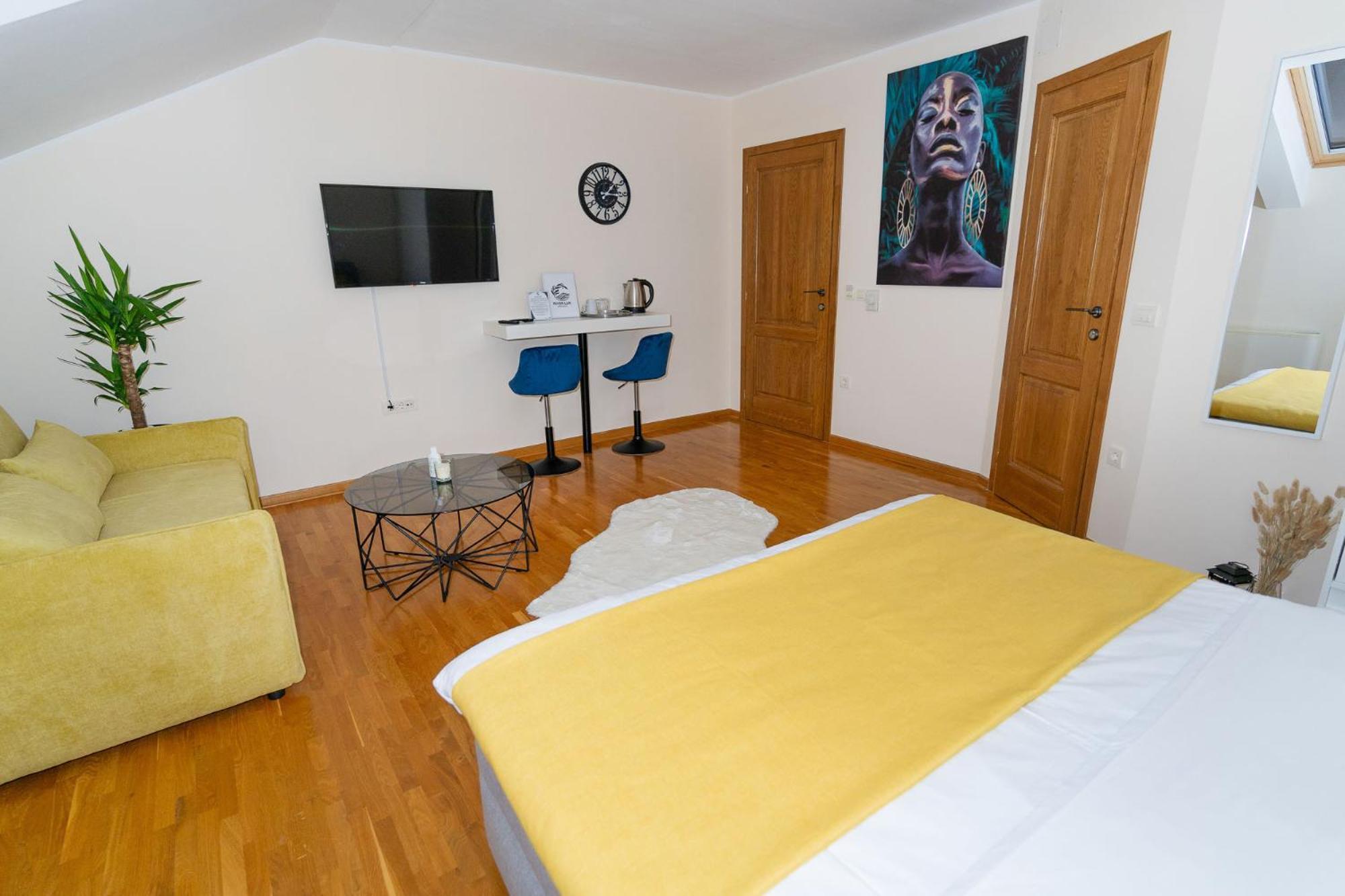 Mini Hotel Riverlux Apartments 바치카 팔란카 외부 사진