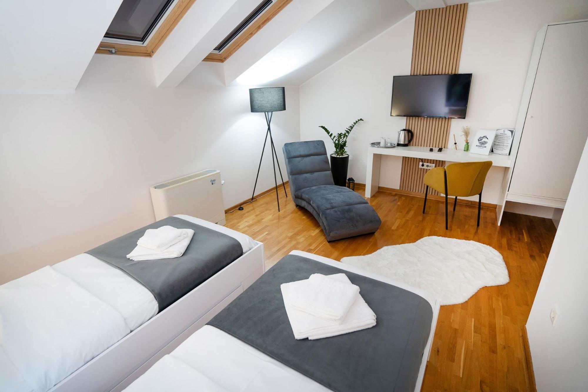 Mini Hotel Riverlux Apartments 바치카 팔란카 외부 사진