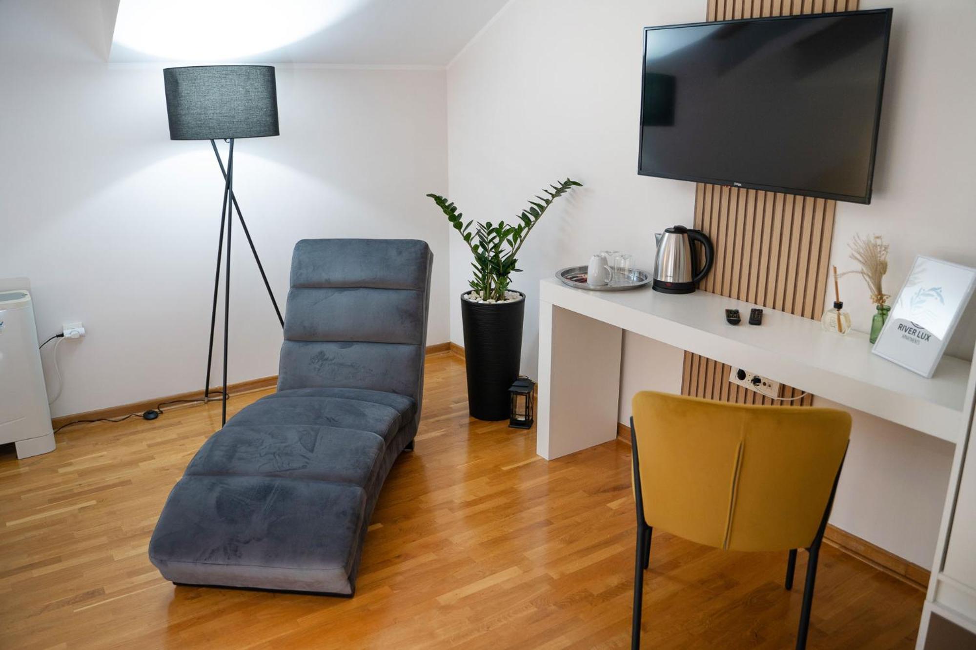 Mini Hotel Riverlux Apartments 바치카 팔란카 외부 사진