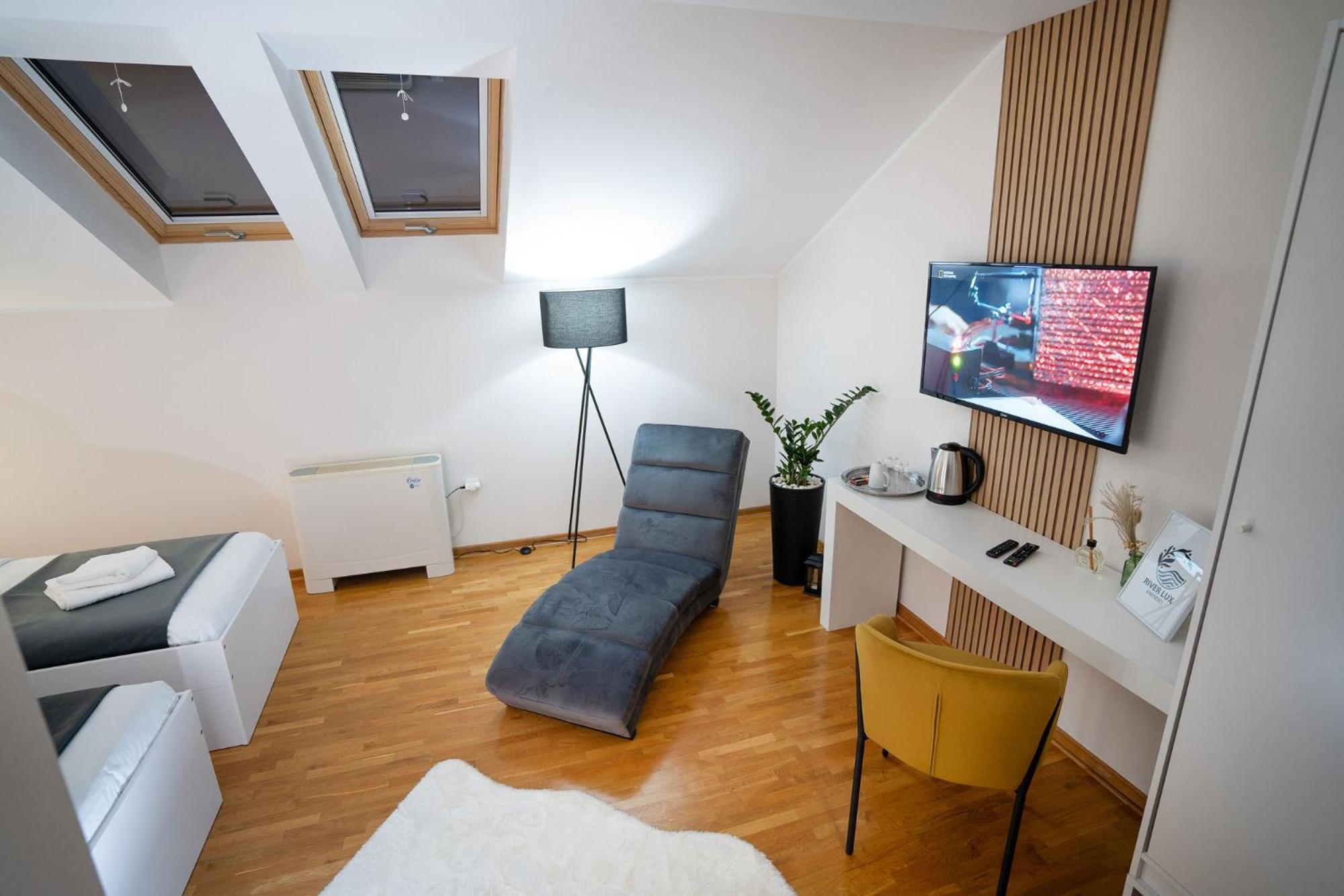 Mini Hotel Riverlux Apartments 바치카 팔란카 외부 사진
