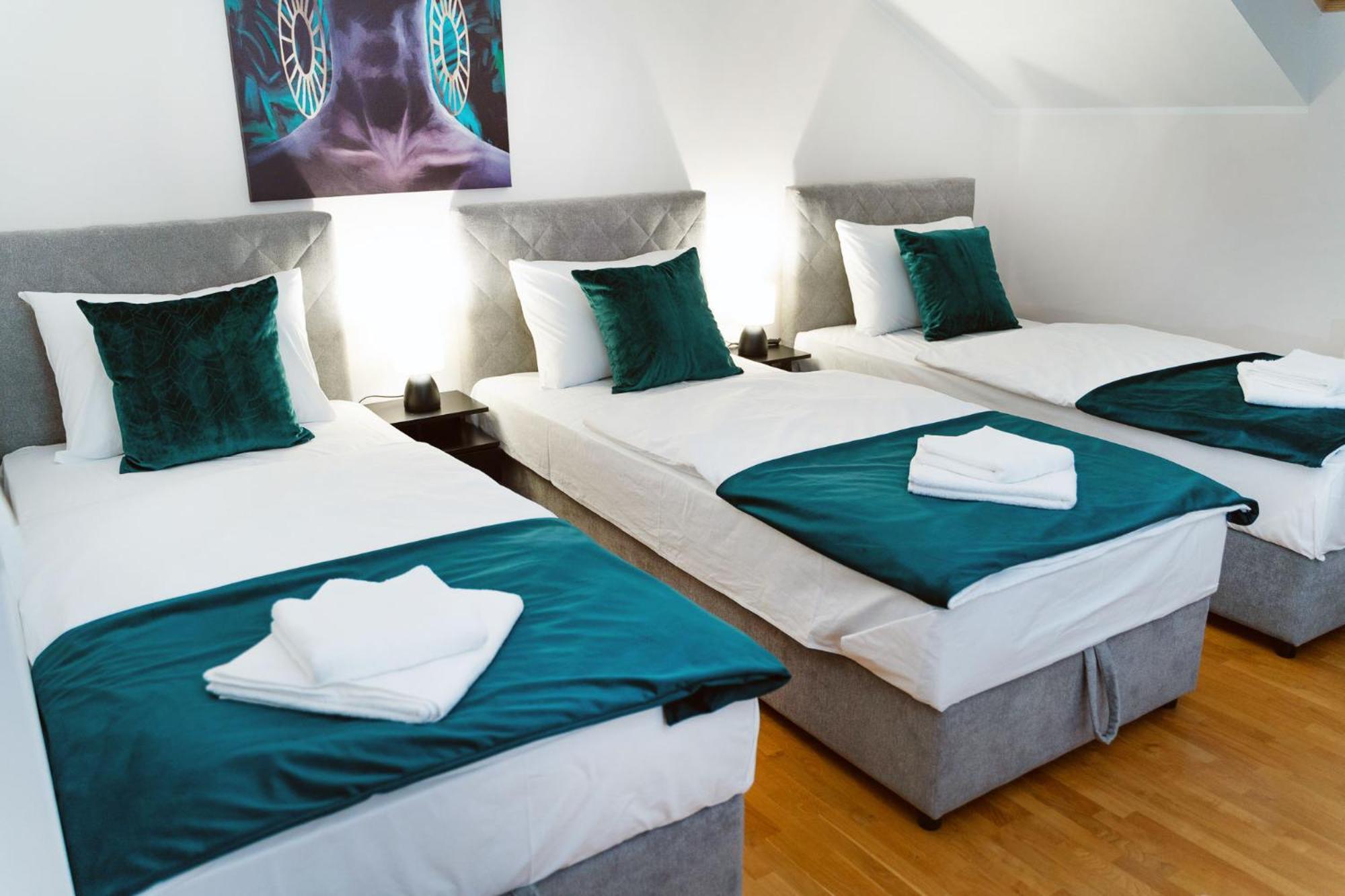 Mini Hotel Riverlux Apartments 바치카 팔란카 외부 사진
