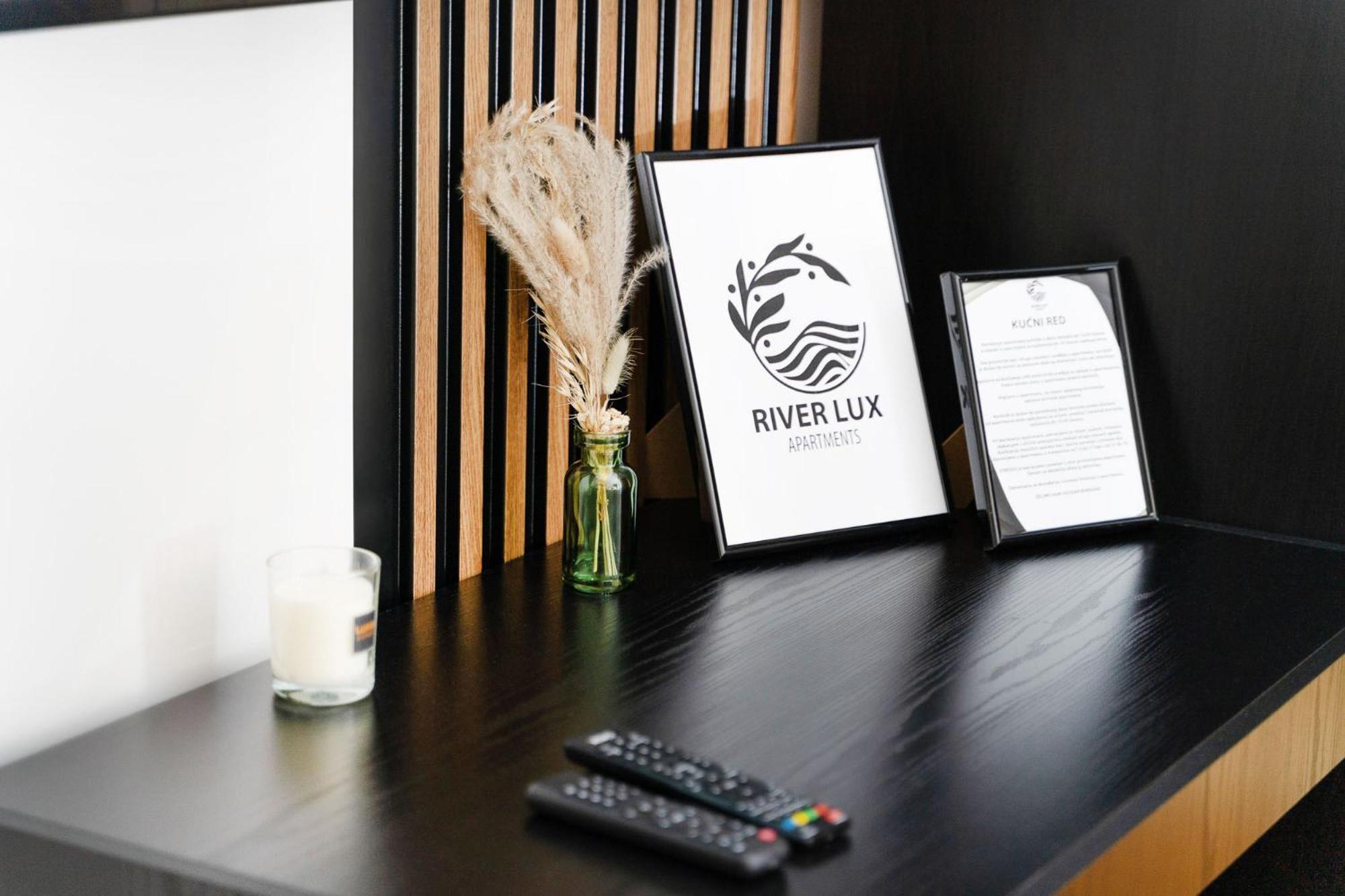 Mini Hotel Riverlux Apartments 바치카 팔란카 외부 사진