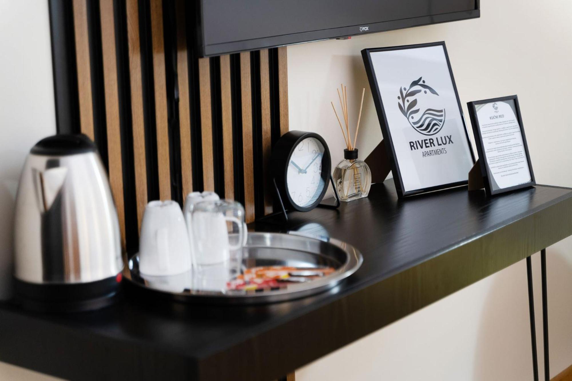 Mini Hotel Riverlux Apartments 바치카 팔란카 외부 사진